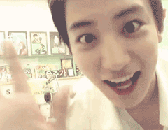 微笑,帅哥,打招呼的表情包动态gif表情图片 - 找表情